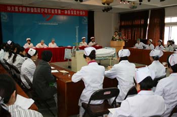 静脉留置针操作竞赛前林志雄副院长给选手的鼓励