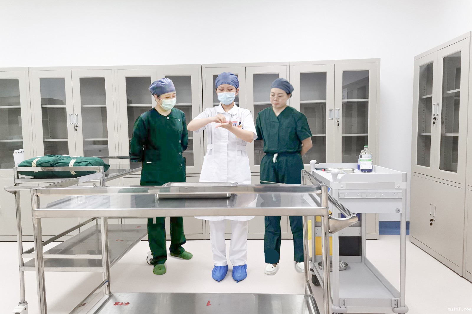 3.11无菌技术+穿脱隔离衣技术.jpg